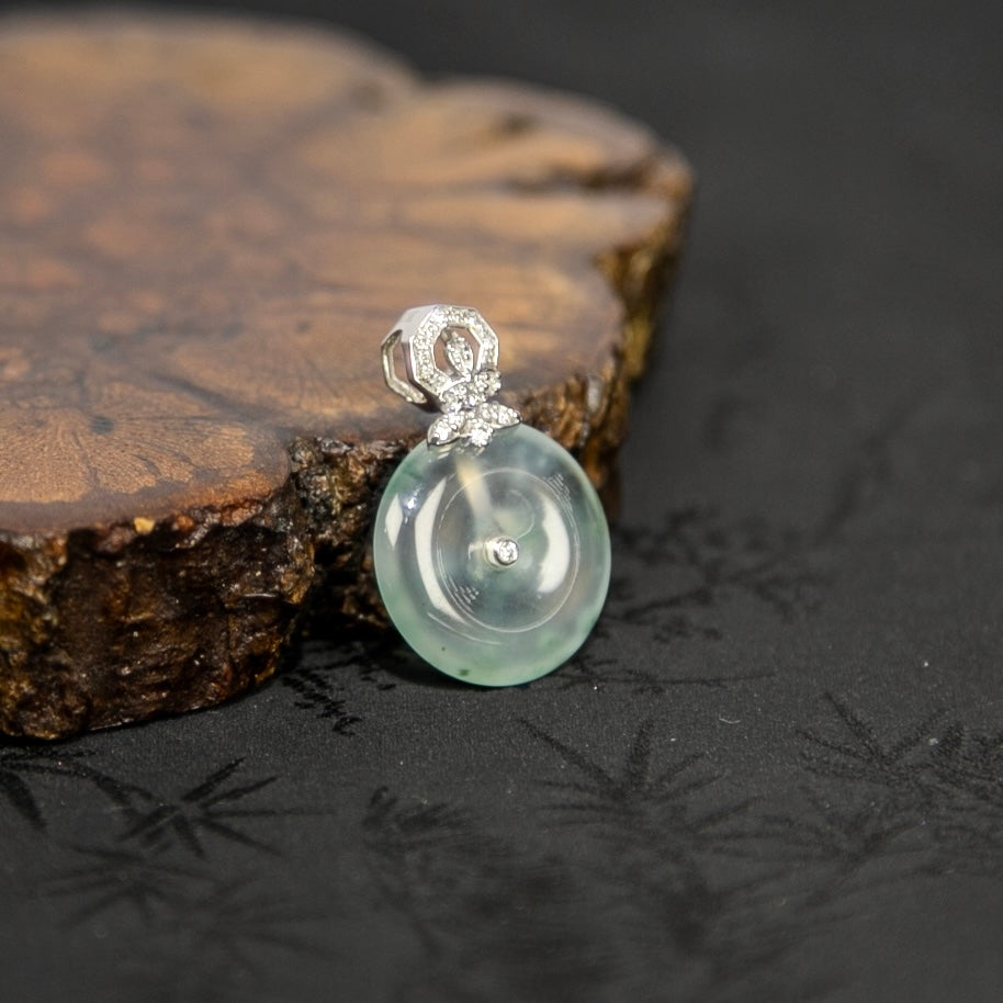 18K White Gold Diamond-Set Natural Burmese High-Ice Green Floating-Flower Peace Buckle Pendant