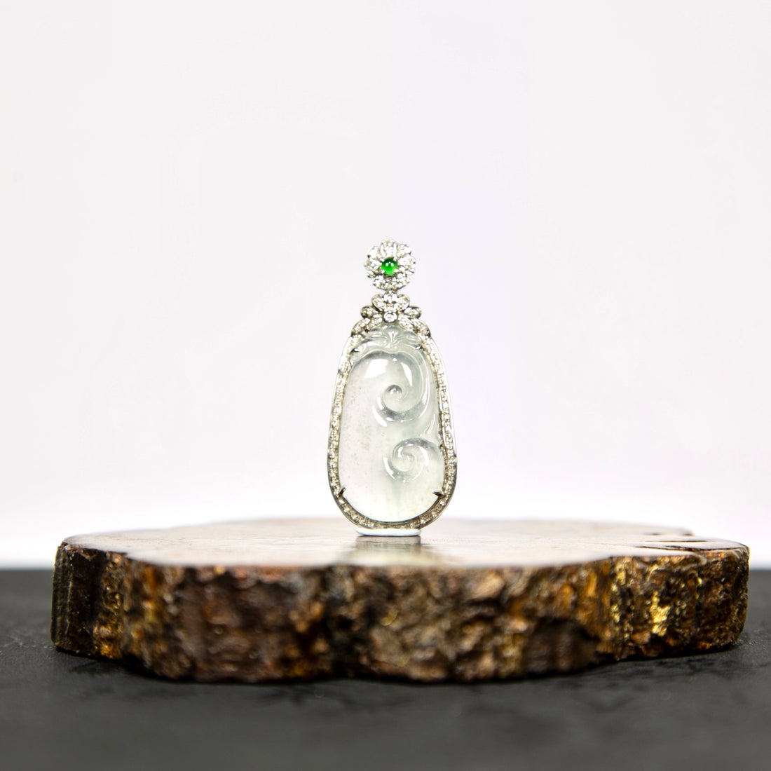 18K White Gold Diamond-Set Natural Burmese Vivid Green & White Ice Floating-Flower Ruyi Pendant