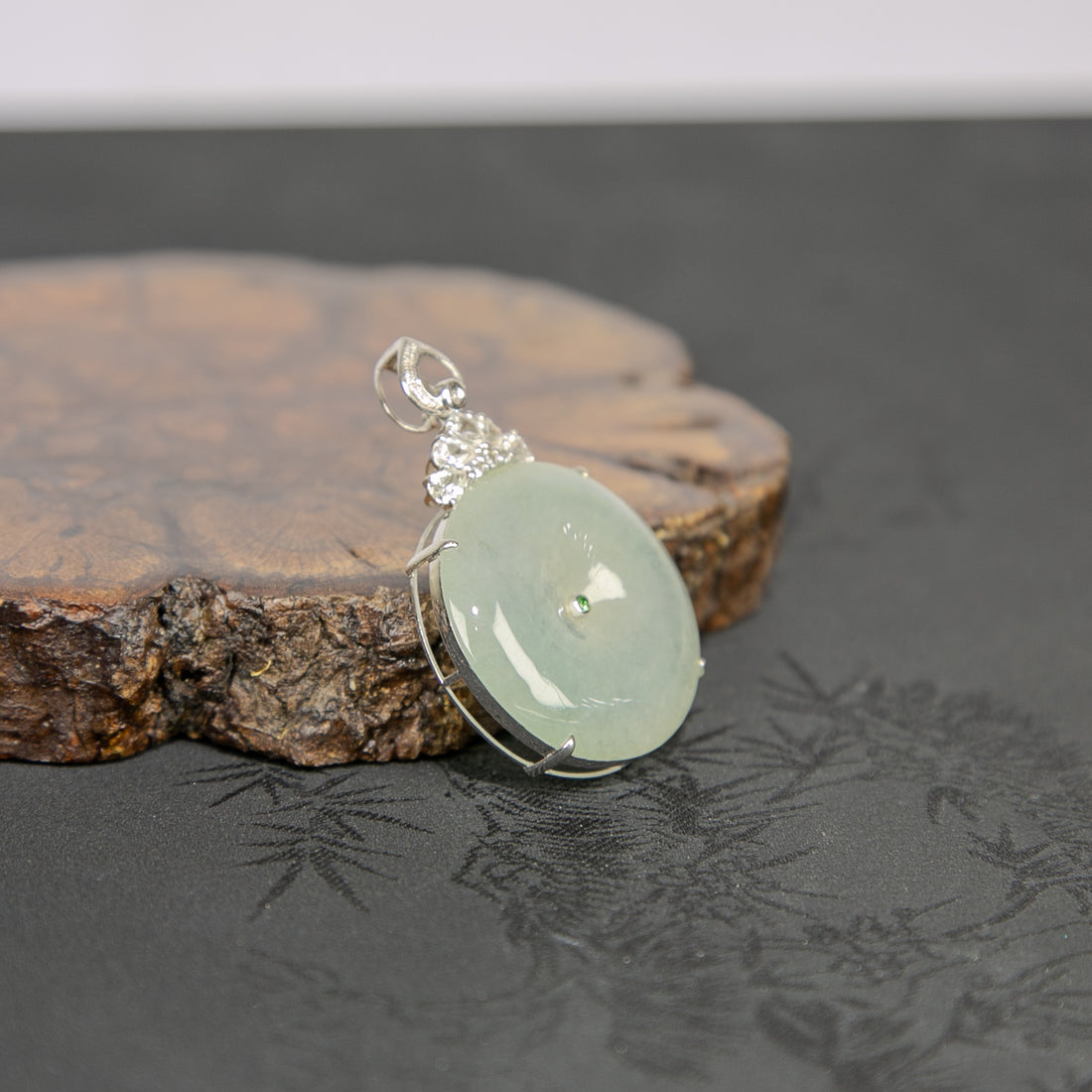 18K White Gold Diamond-Set Natural Burmese Icy Pale-Green Floating-Flower Safety Buckle Pendant