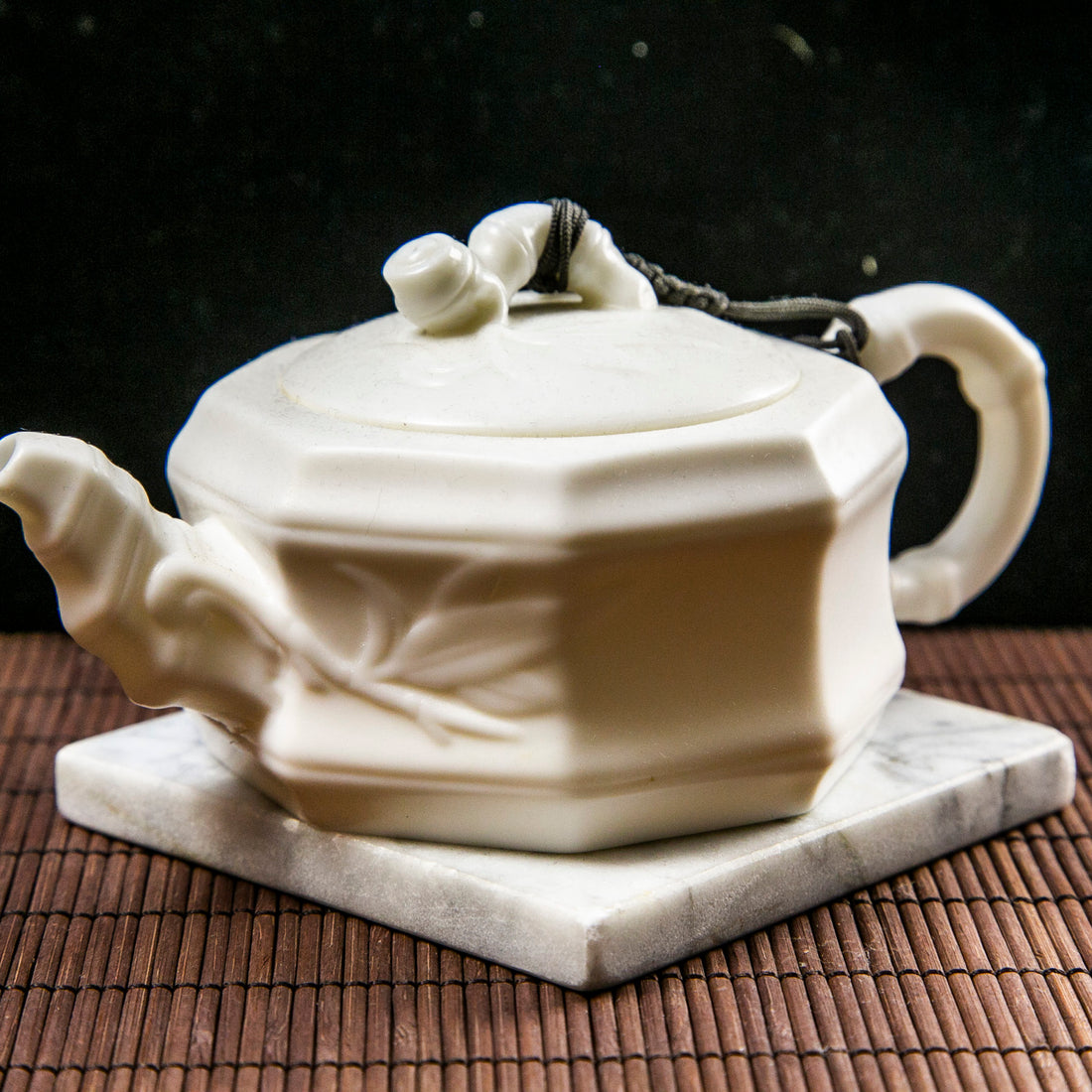 Jing-De Town Handmade Ceramic Teapot (Single Piece)