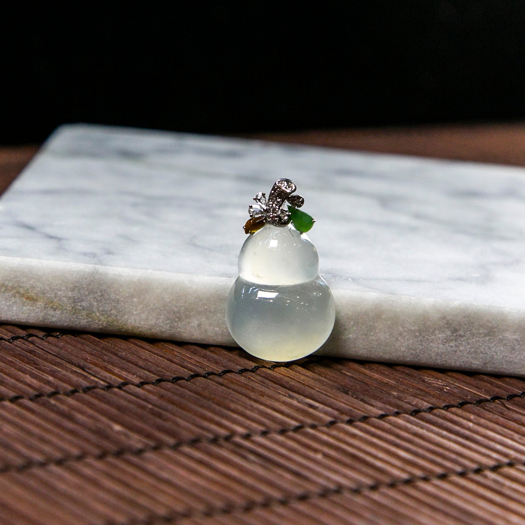 18K白金鑲鑽天然緬甸翡翠冰白葫蘆吊墜