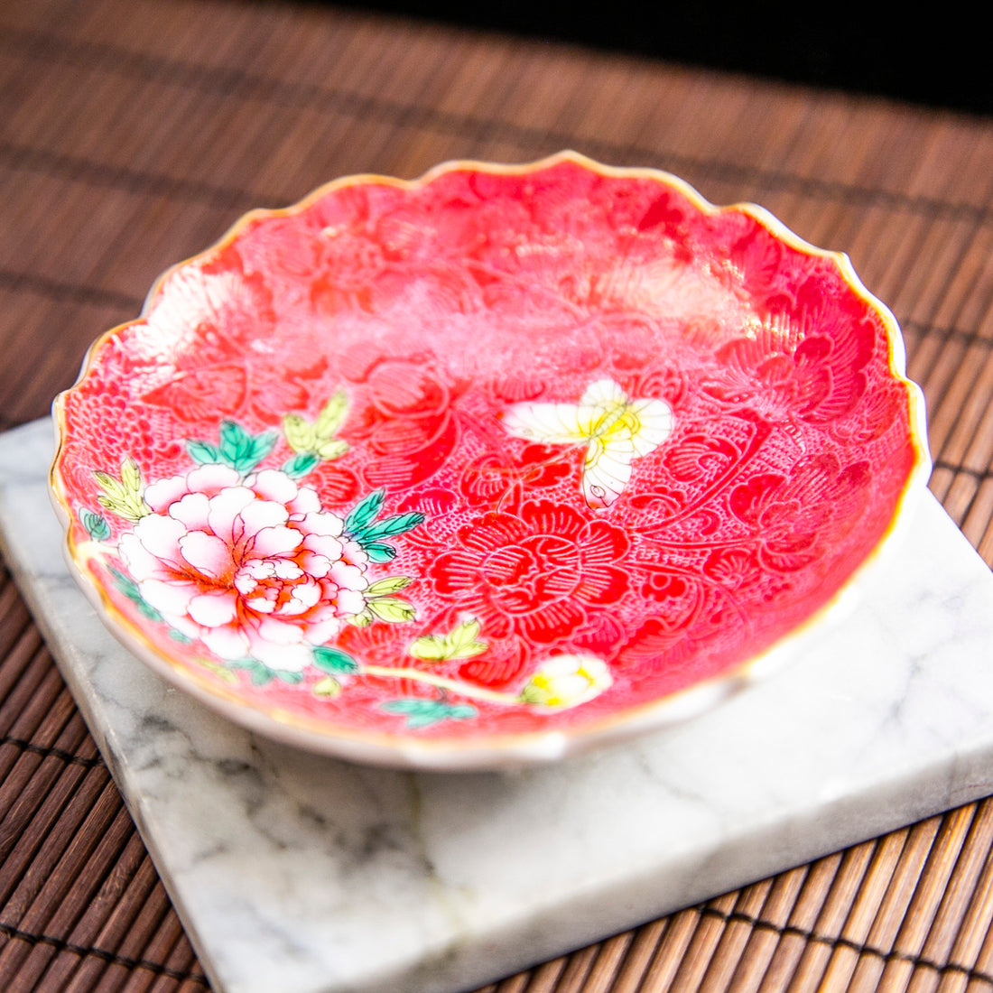 景德鎮扒花釉上彩牡丹紅色茶碟 一隻