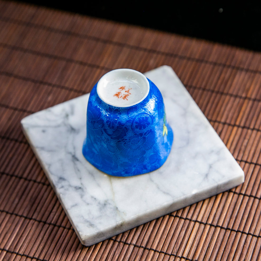 景德鎮扒花釉上彩牡丹六角淺藍色茶杯 一隻