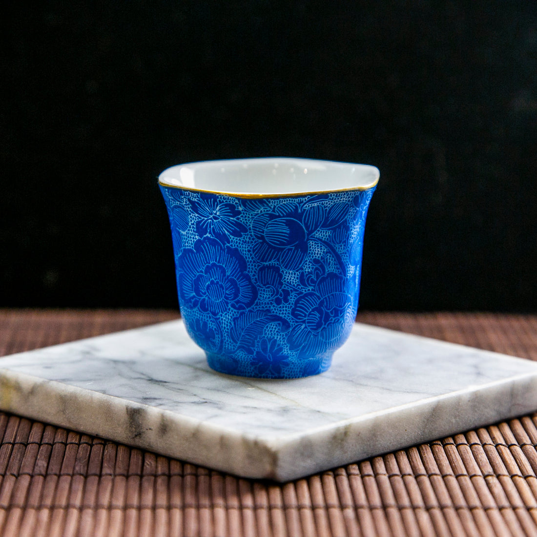 景德鎮扒花釉上彩牡丹六角淺藍色茶杯 一隻