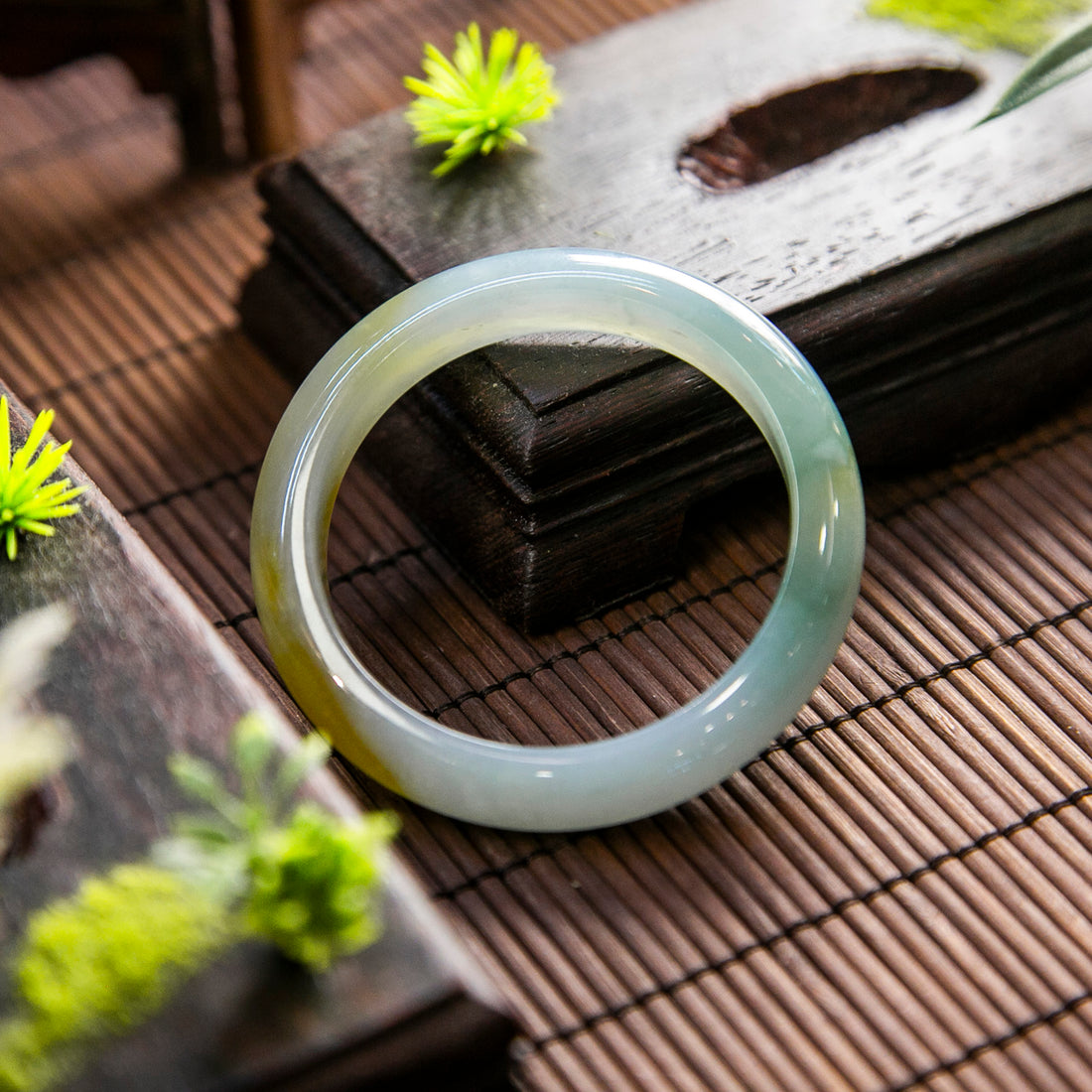 天然緬甸翡翠高冰種半山水黃翡飄花正圈手鐲 (適合手圍 52-54 mm)