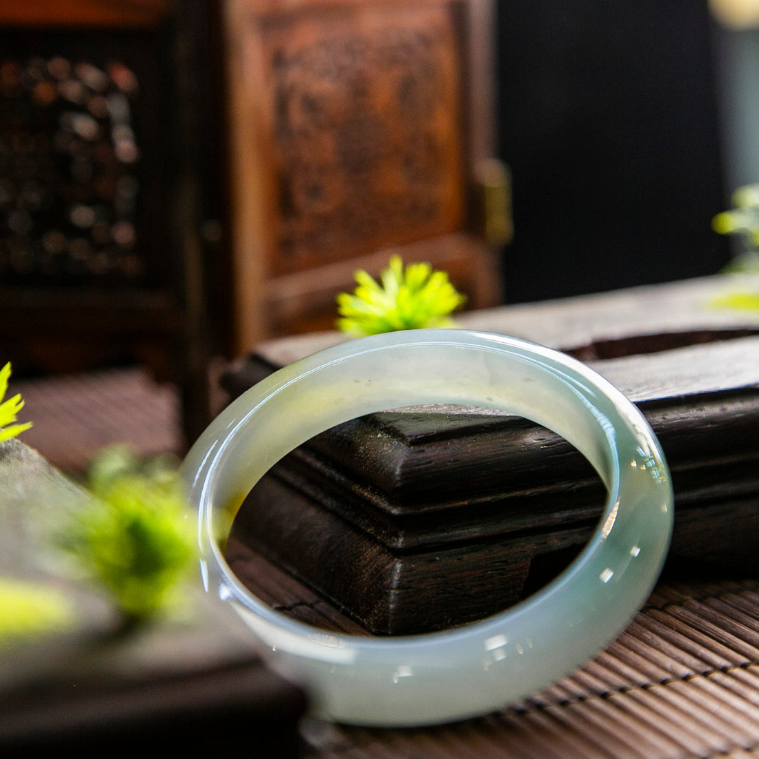 天然緬甸翡翠高冰種半山水黃翡飄花正圈手鐲 (適合手圍 52-54 mm)