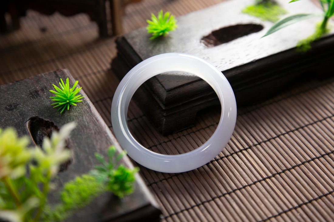 天然緬甸翡翠高冰淡春彩正圈手鐲 (適合手圍 50-52 mm)