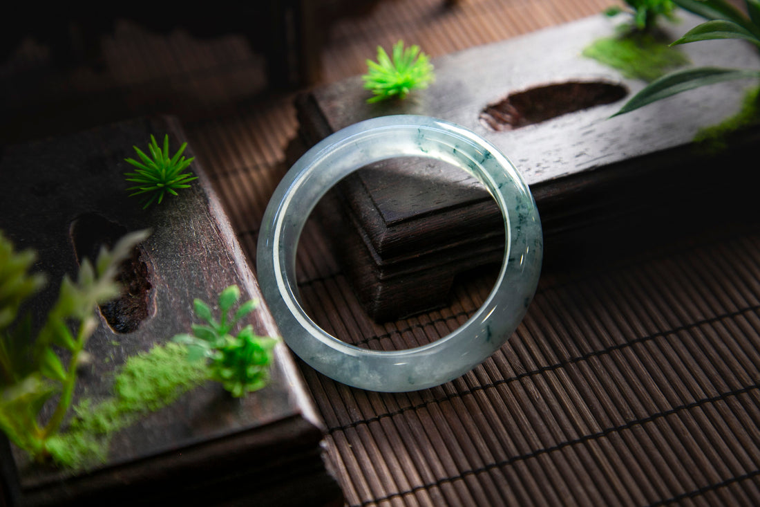 天然緬甸翡翠光感高冰晴底飄花正圈手鐲 (適合手圍 52-54 mm)