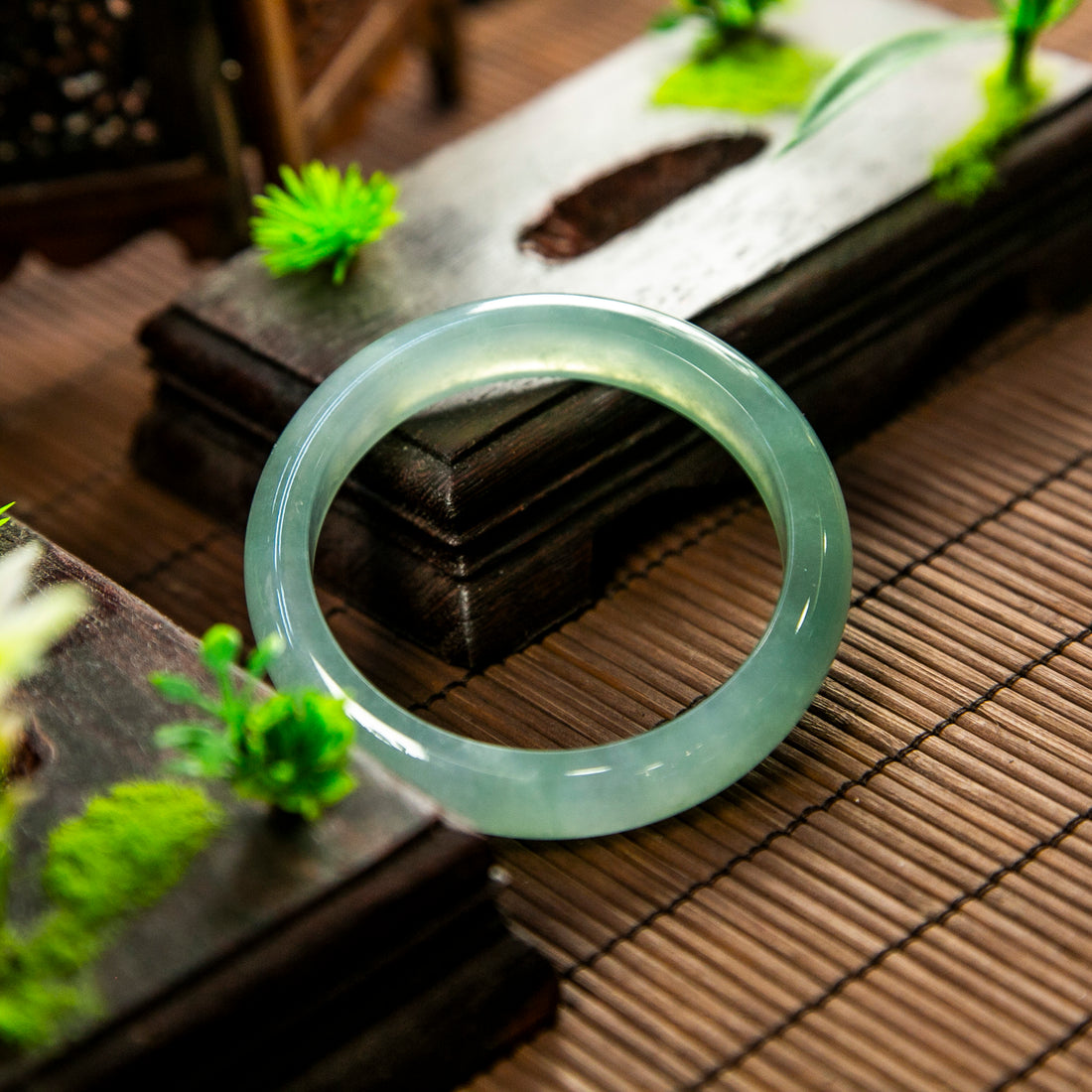 天然緬甸翡翠光感高冰種晴水正圈手鐲 (適合手圍 55-57 mm)