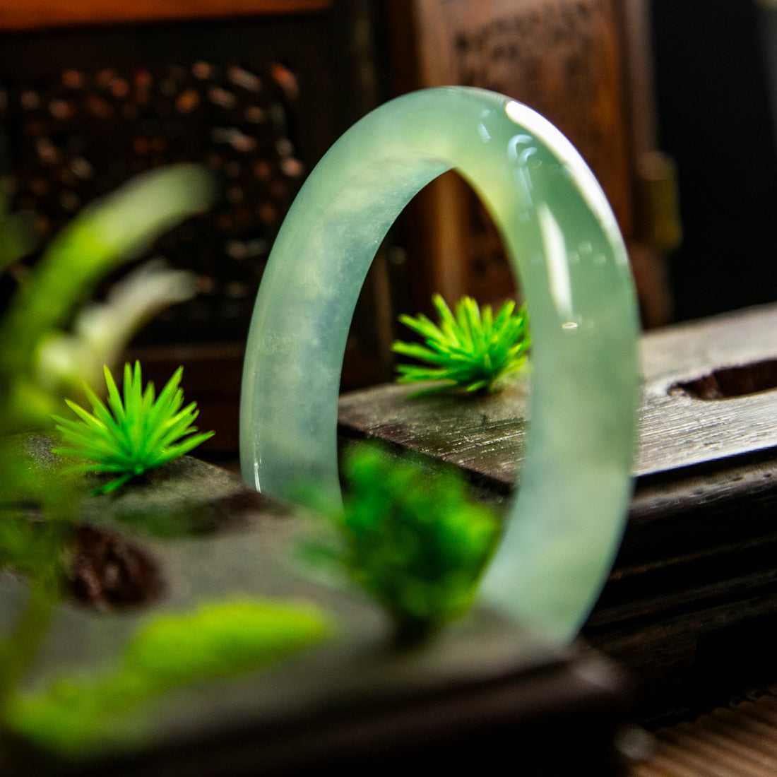 天然緬甸翡翠光感高冰種晴水正圈手鐲 (適合手圍 55-57 mm)