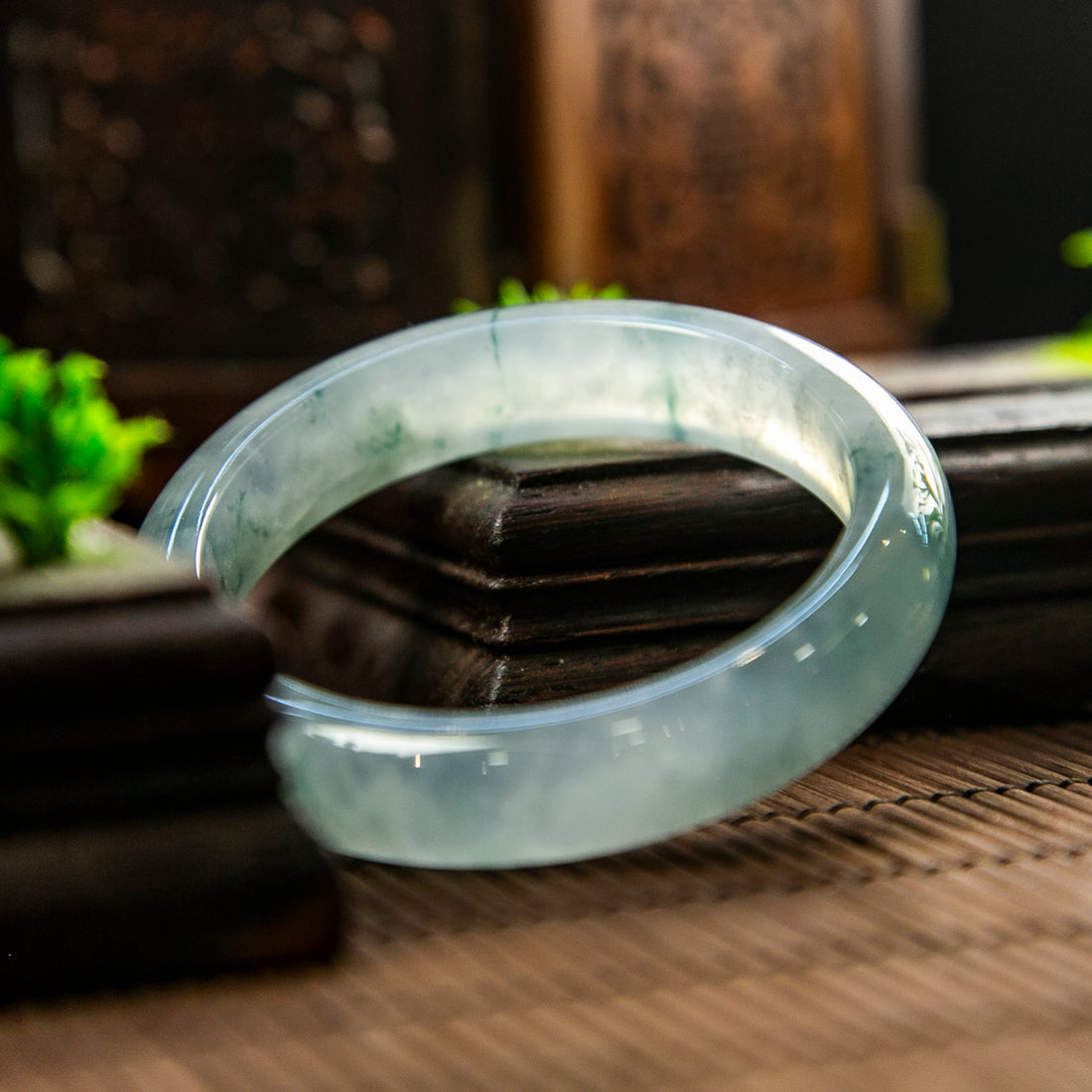 天然緬甸翡翠光感高冰種飄花正圈手鐲 (適合手圍 54-56 mm)