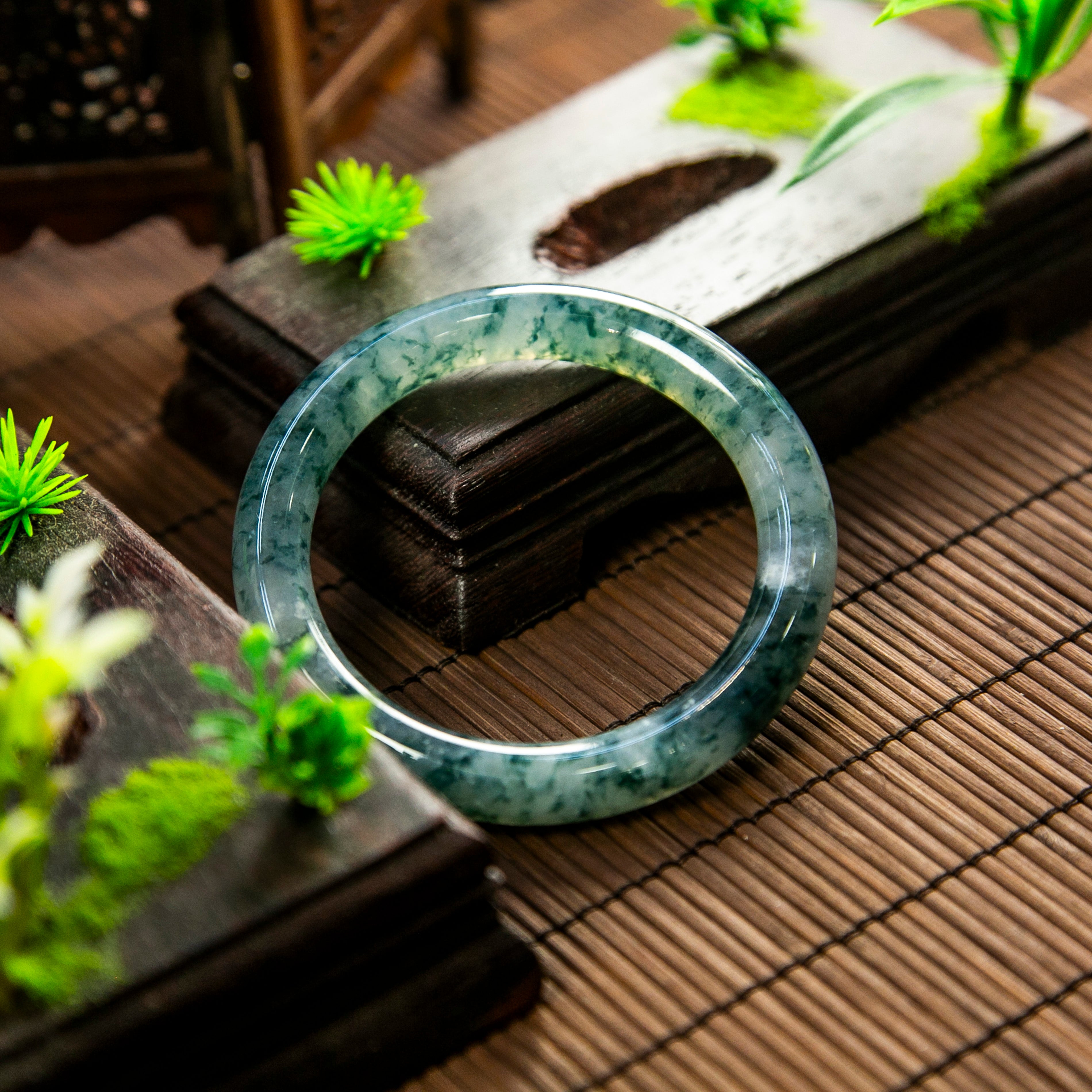 天然緬甸翡翠光感高冰種飄藍花圓條手鐲 (適合手圍 57-59 mm)