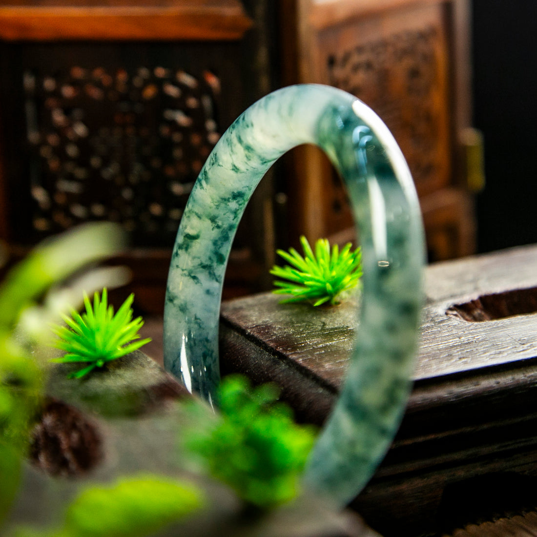 天然緬甸翡翠光感高冰種飄藍花圓條手鐲 (適合手圍 57-59 mm)