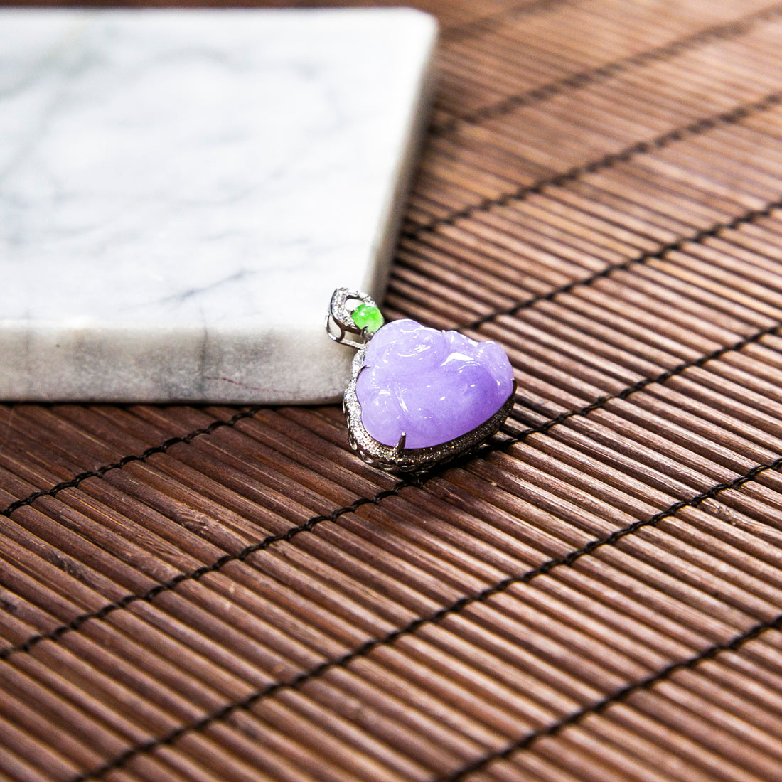 18K白金鑲鑽天然緬甸翡翠滿色濃紫笑佛吊墜