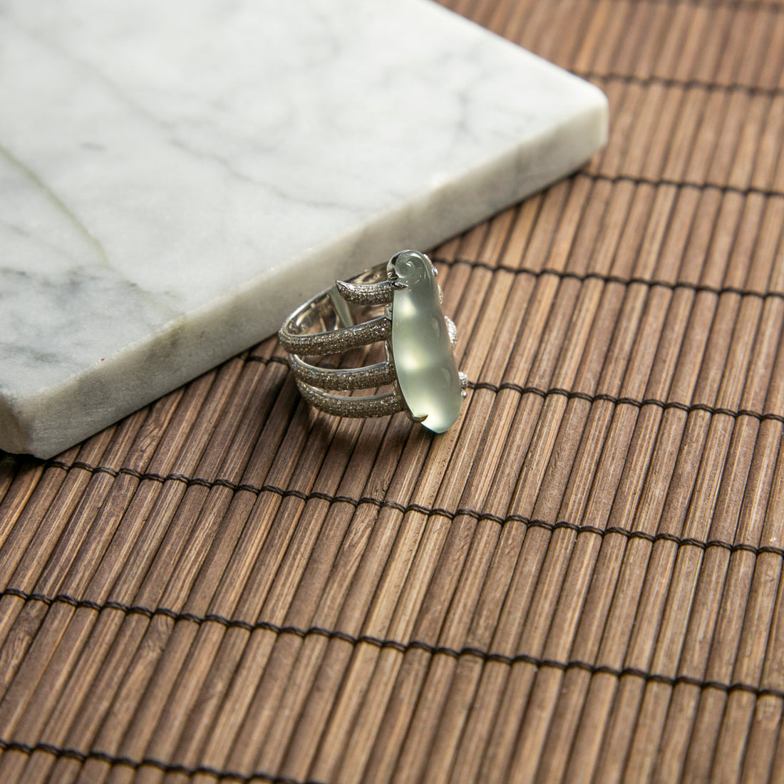 18K鉑金鑲鑽天然緬甸玻璃種冰白福豆戒指