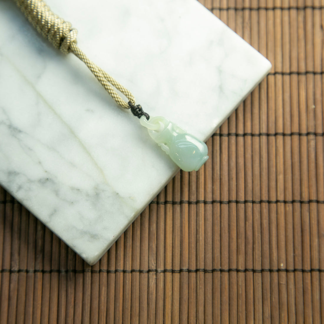 天然緬甸翡翠冰白花瓶吊墜