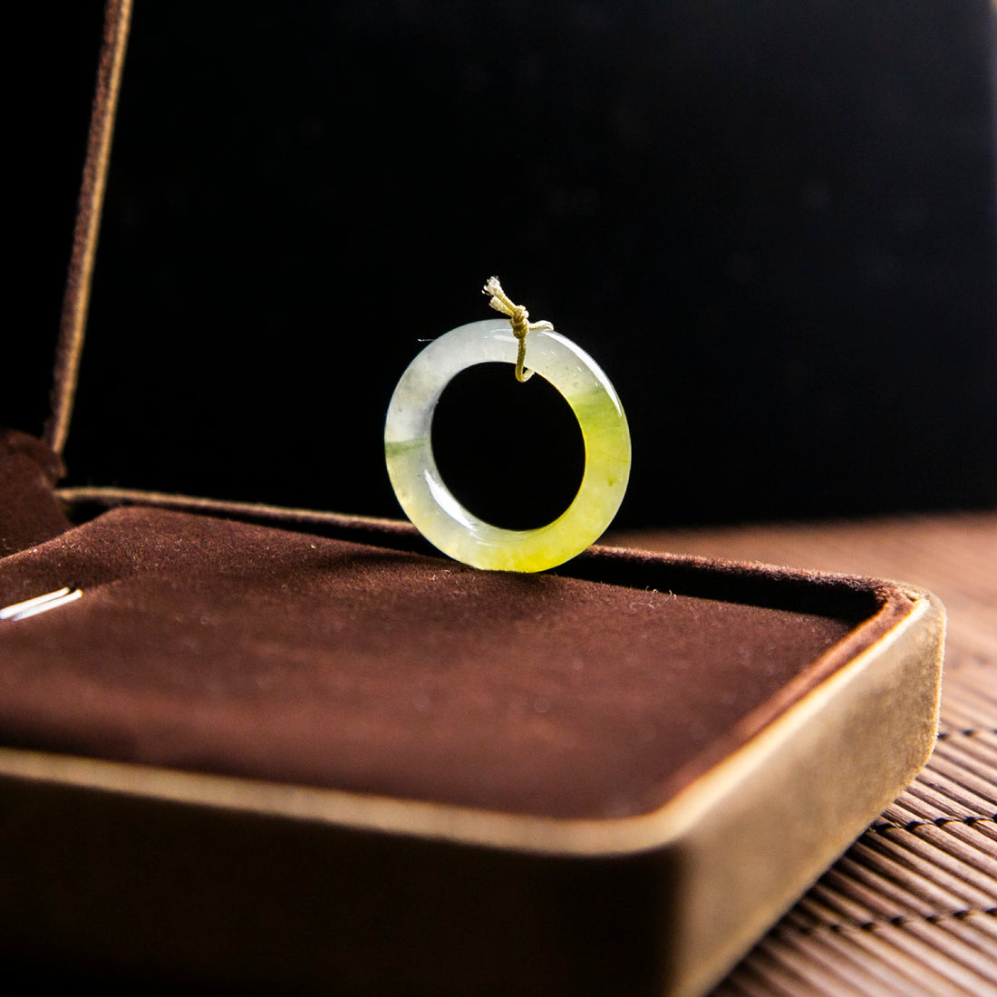 天然緬甸翡翠半山水冰白底灑金飄綠玉戒