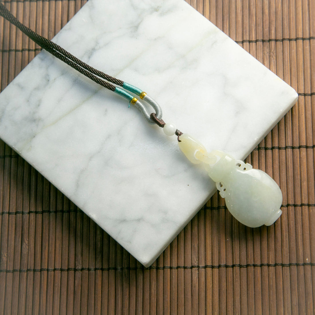 天然緬甸翡翠冰白花瓶吊墜