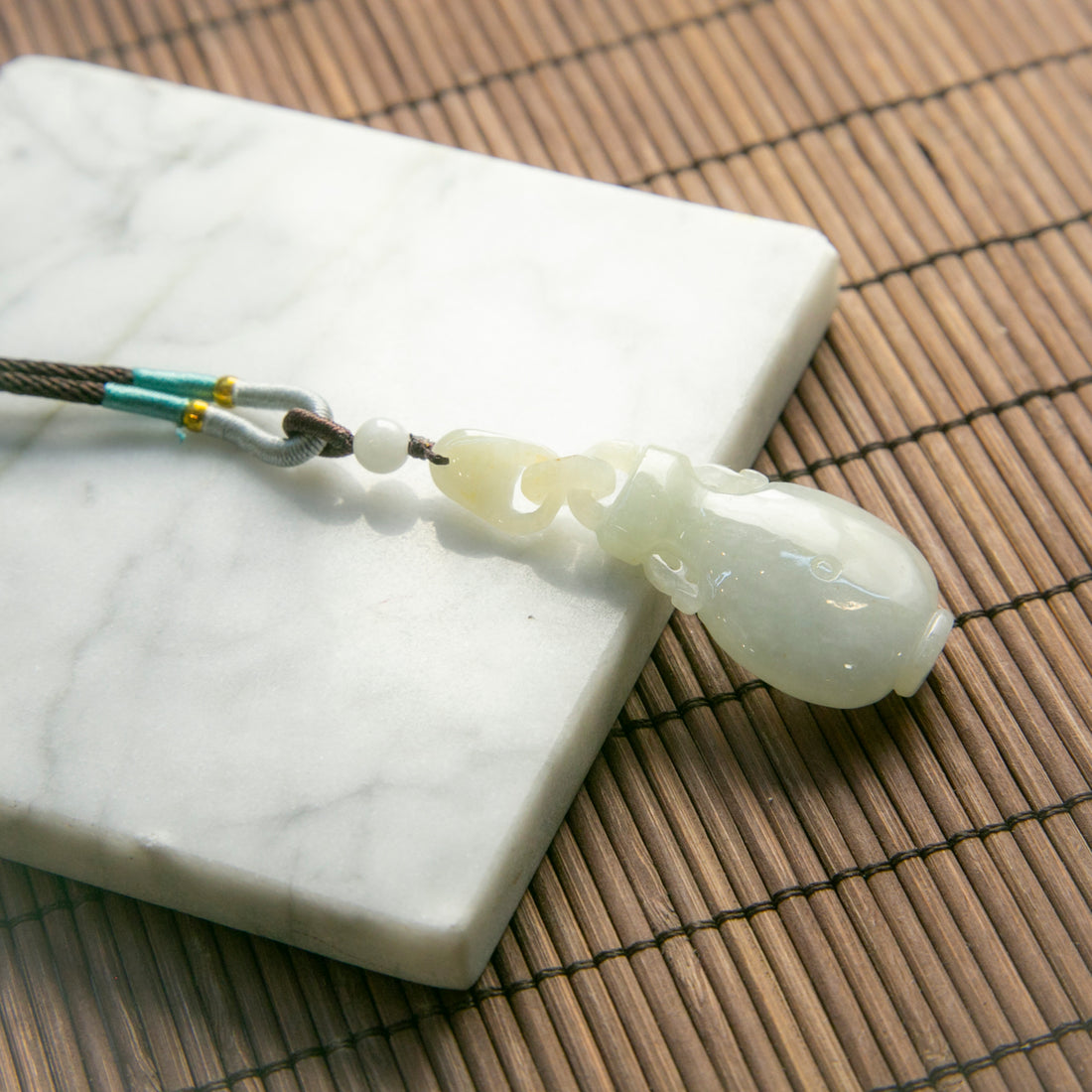 天然緬甸翡翠冰白花瓶吊墜