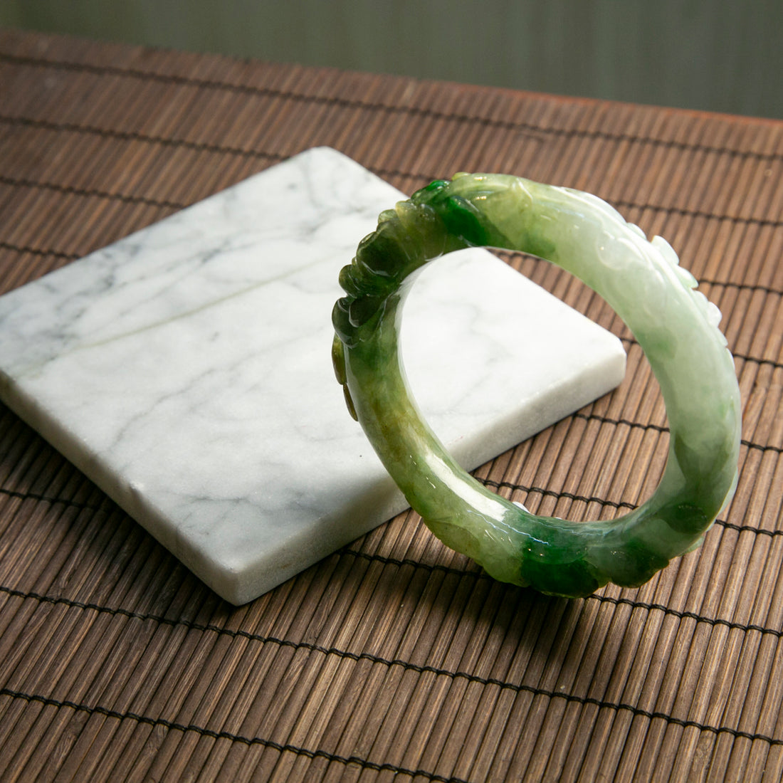 天然緬甸翡翠雕花飄花正圈手鐲 (適合圈口 55-57mm)