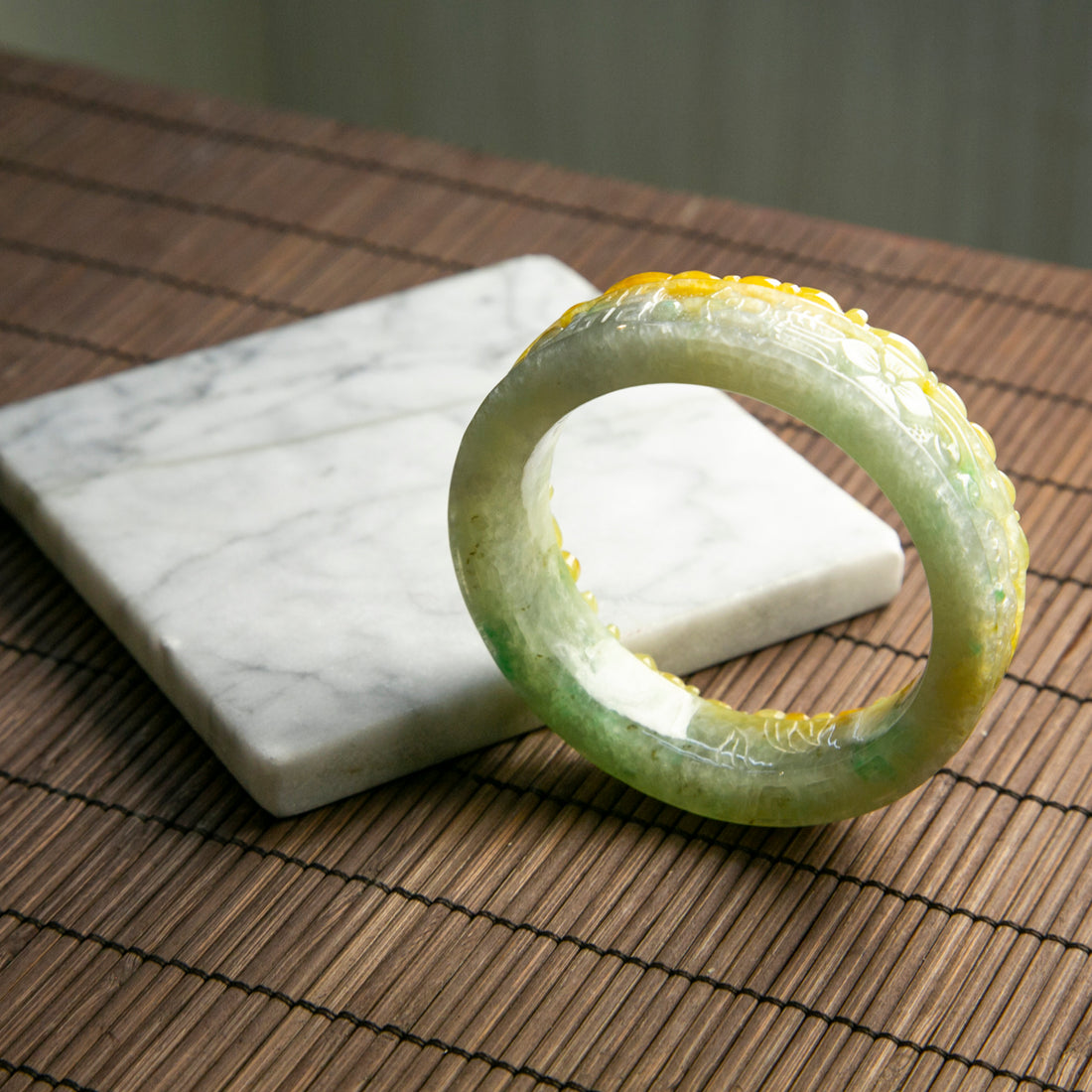 天然緬甸黃翡雕花正圈手鐲 (適合圈口 53-55mm)