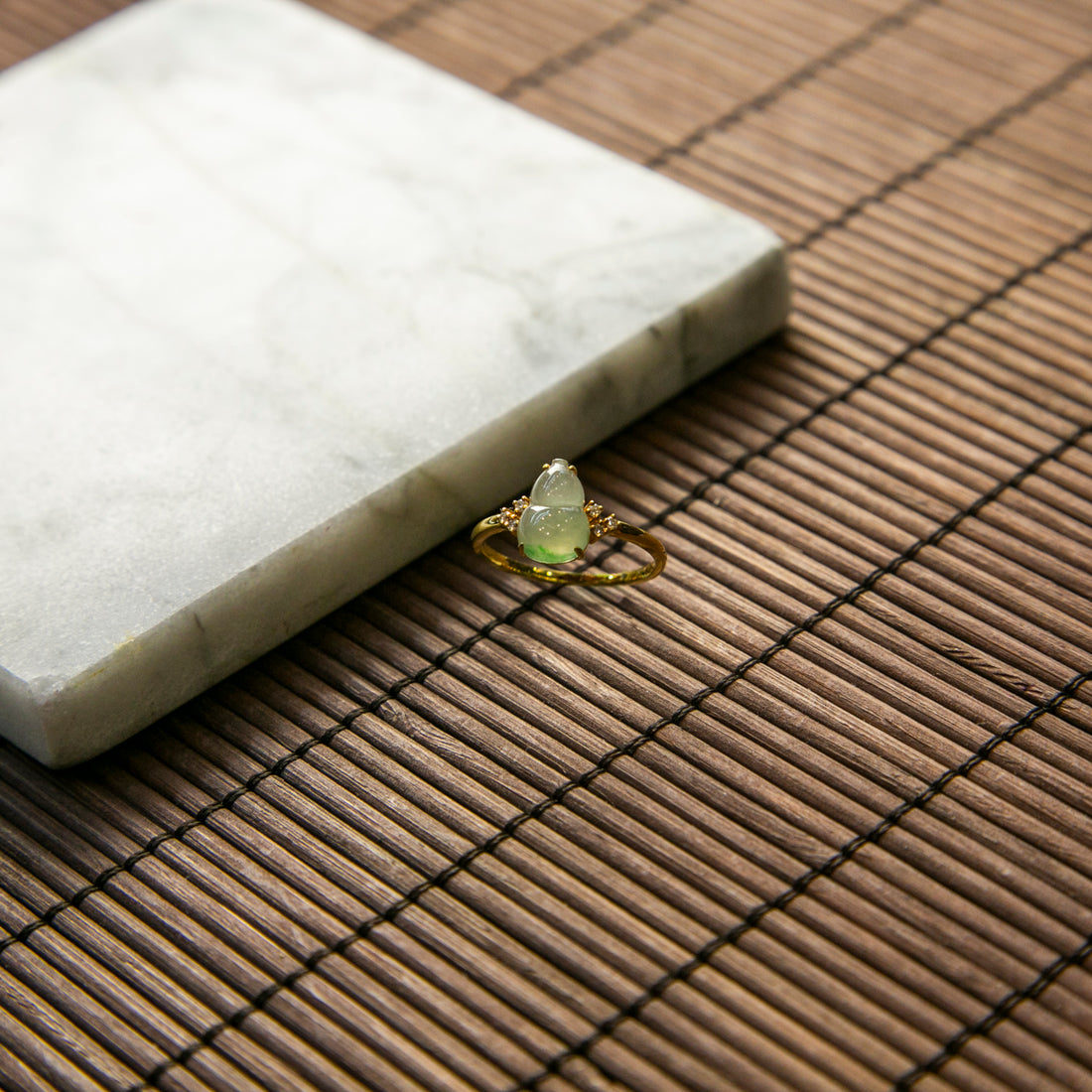 18K黃金鑲鑽天然緬甸翡翠冰飄花葫蘆戒指