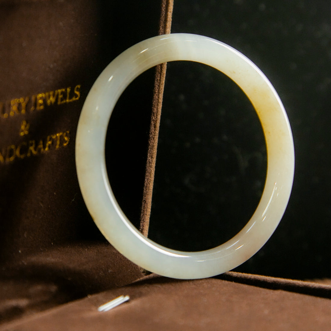 天然緬甸翡翠冰白灑金圓條手鐲 (適合手圍 51-53mm)