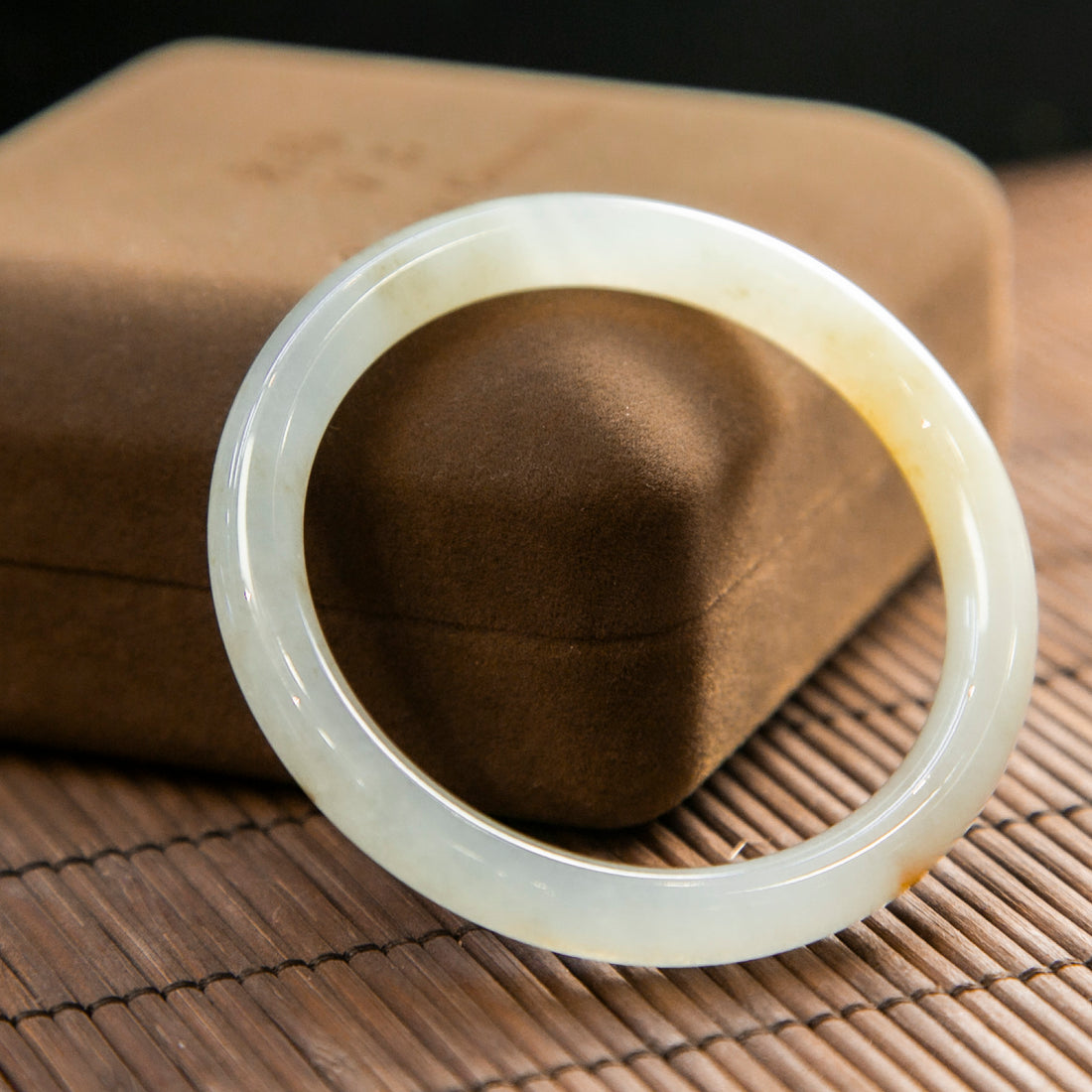 天然緬甸翡翠冰白灑金圓條手鐲 (適合手圍 51-53mm)