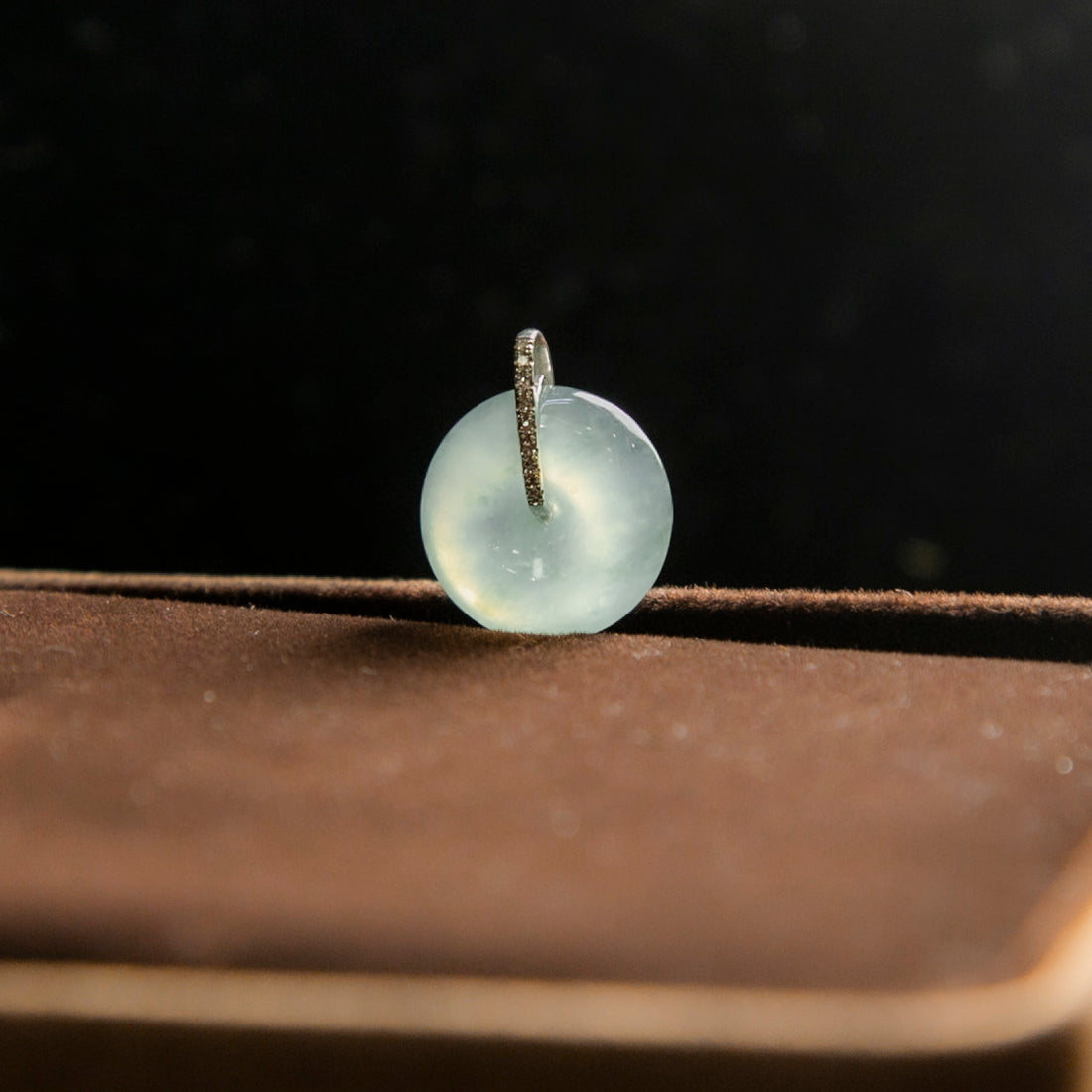 18K白金鑲鑽天然緬甸翡翠冰晴底飄花平安扣吊墜