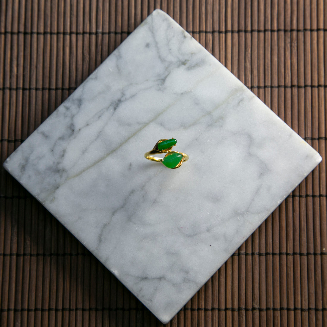 18K黃金鑲鑽天然緬甸翡翠綠隨形戒指