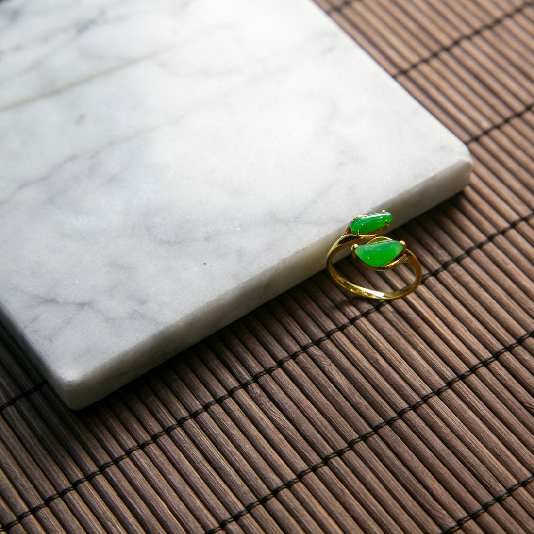 18K黃金鑲鑽天然緬甸翡翠綠隨形戒指
