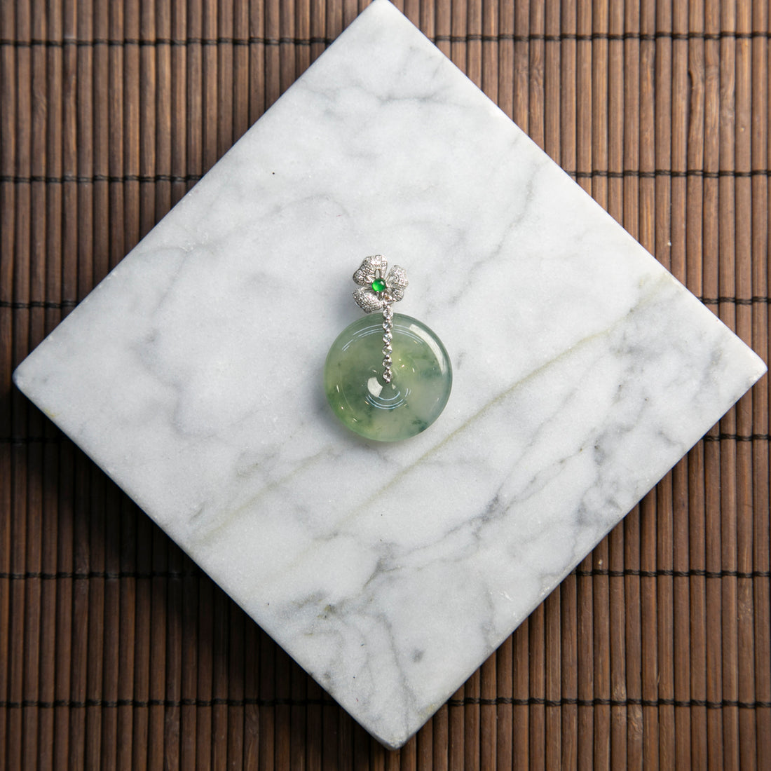 18K白金鑲鑽高冰飄花平安扣吊墜