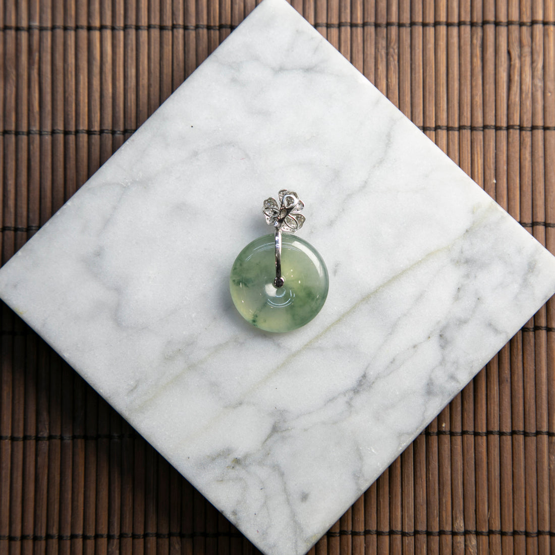 18K白金鑲鑽高冰飄花平安扣吊墜