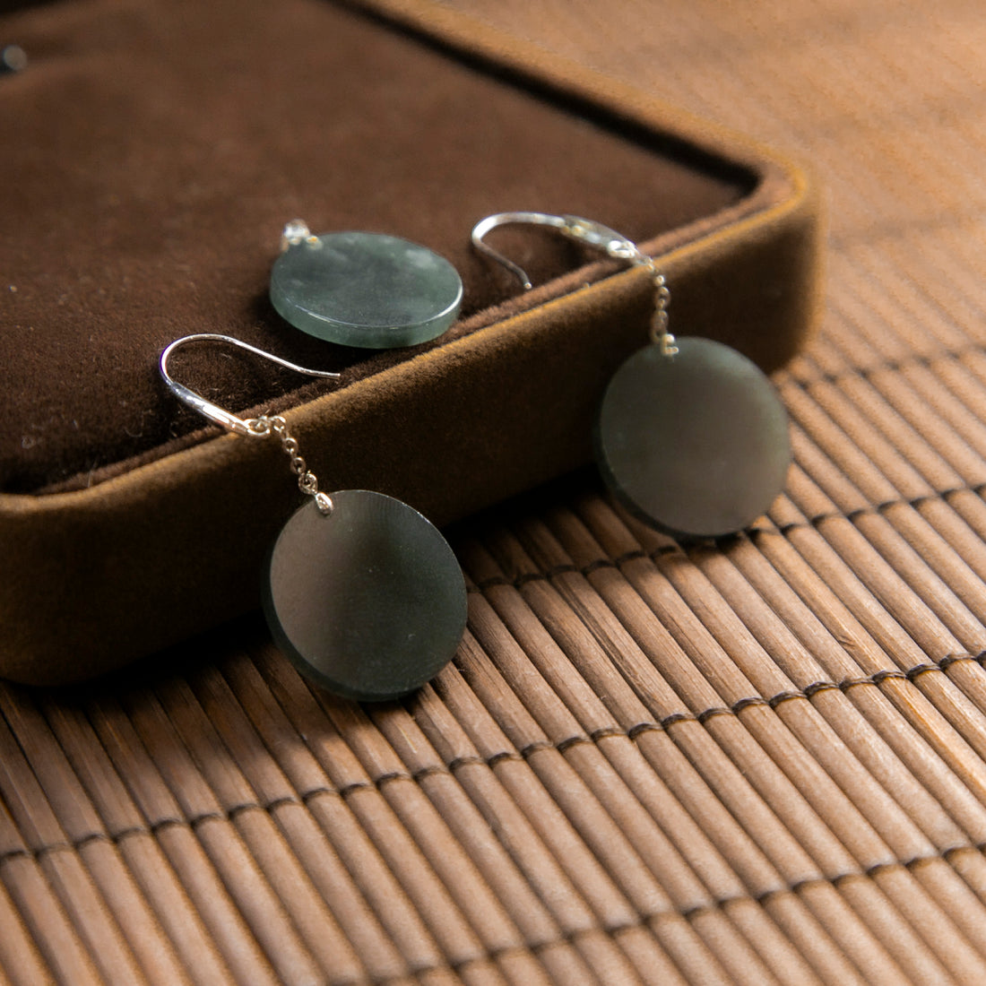 18K白金天然緬甸翡翠烏雞圓牌吊墜+耳線套裝