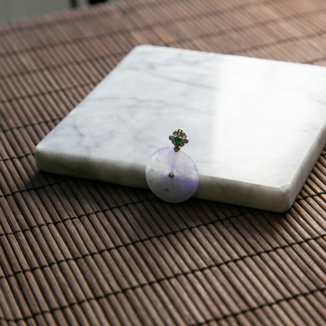 18K白金鑲鑽天然緬甸翡翠粉紫飄藍花平安扣吊墜