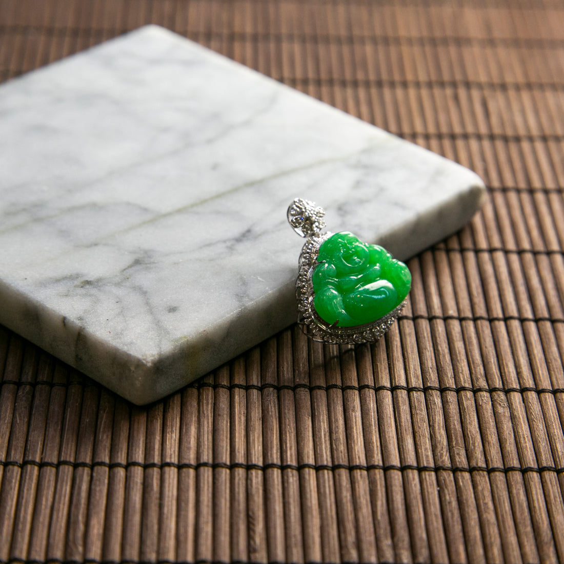 18K白金鑲鑽天然緬甸翡翠滿綠笑佛吊墜